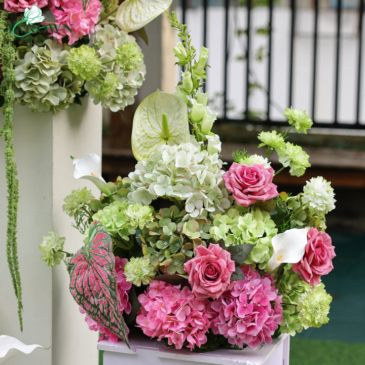 Aisle in Pink/Green