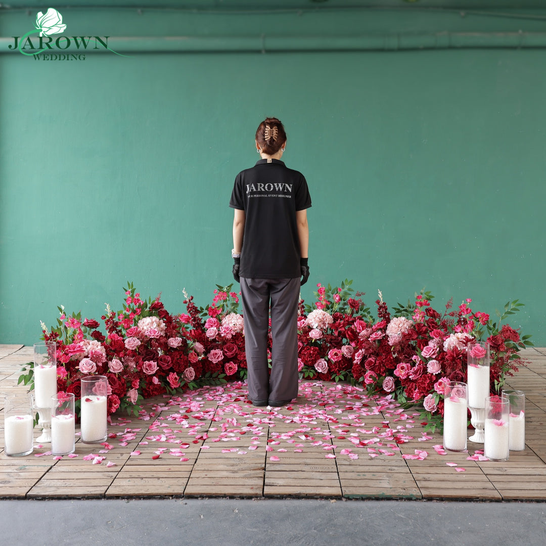 Aisle in Red/Pink