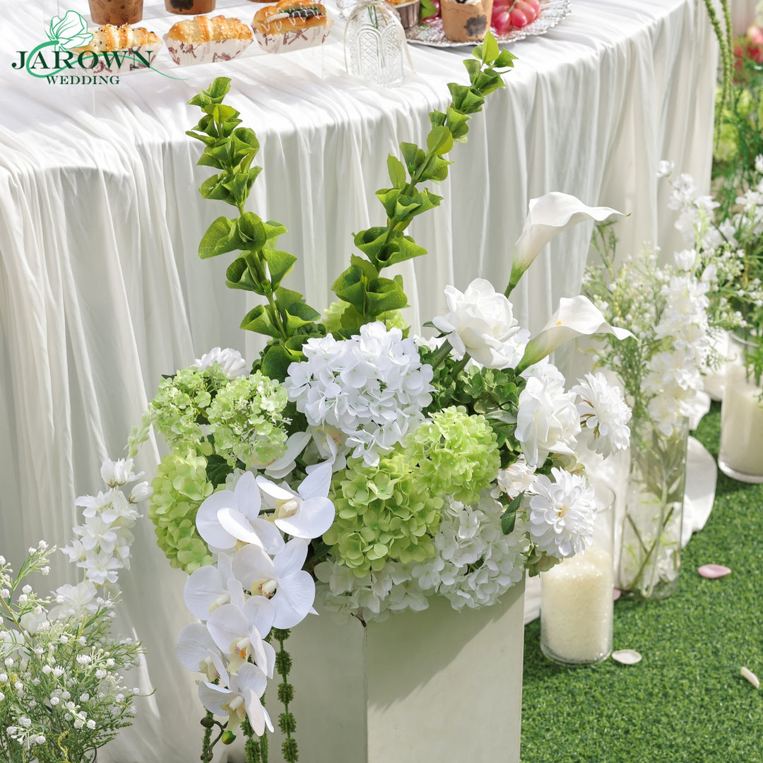 Centerpiece & Aisle in White/Green