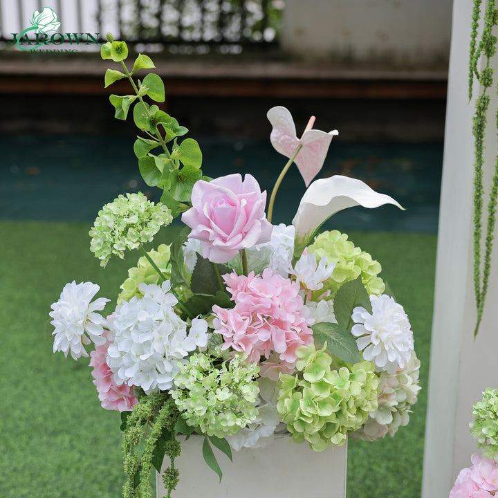 Centerpiece & Aisle in White/Green/Pink