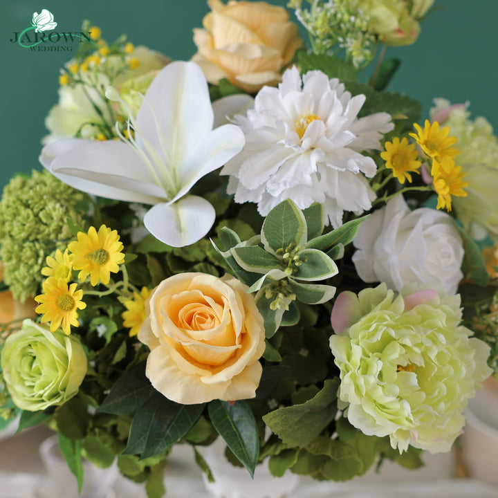 Centerpiece in Green/Yellow/White